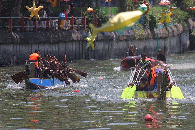 Lomba Dayung Perahu Naga Antara News Jawa Timur