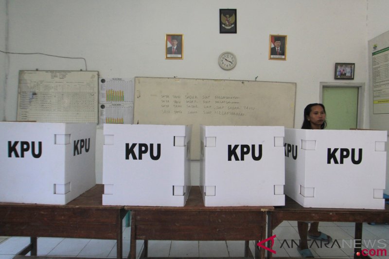 KPU Cirebon masih data kotak suara rusak