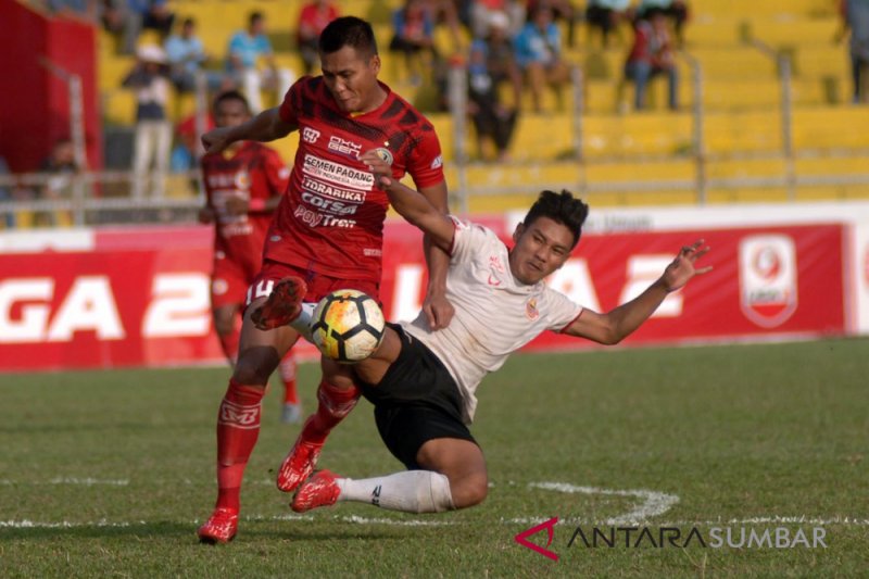 SEMEN PADANG FC KALAHKAN PERSIBAT