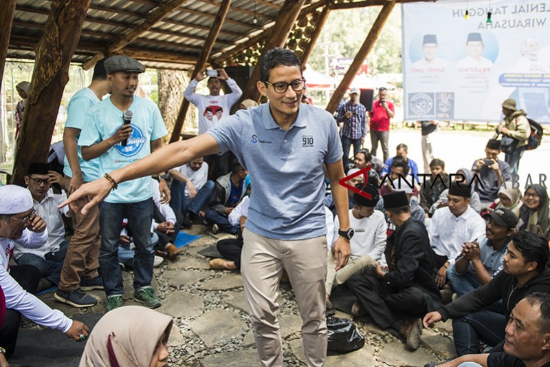 Tips dari Sandiaga untuk perajin batik  di Indramayu