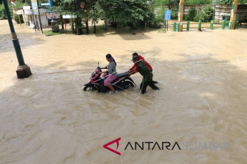 BANJIR MELANDA MEDAN