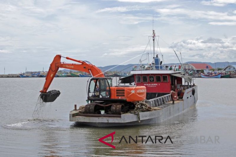 PENGERUKAN PELABUHAN PERIKANAN SAMUDERA