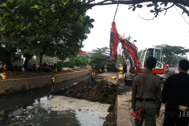 Antisipasi banjir Pemkot Bandung gencarkan pengerukan sungai