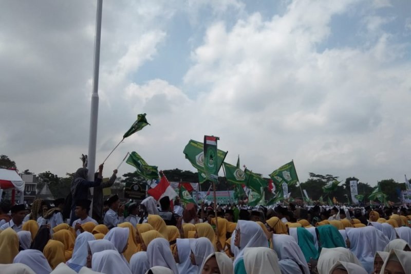 HSN 2018, puluhan ribu santri padati jalan protokol Cianjur