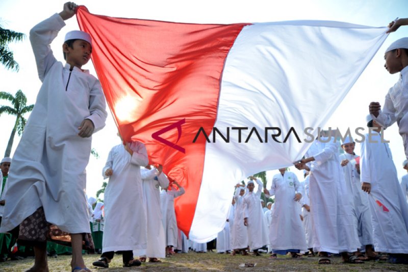 Ribuan santri se-Palembang lakukan kirab sarungan hari santri