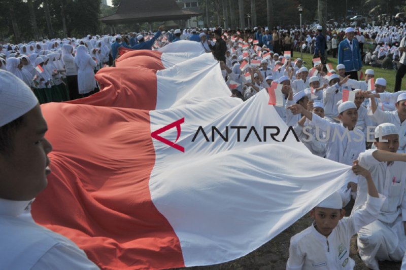 Ribuan santri se-Palembang lakukan kirab sarungan hari santri