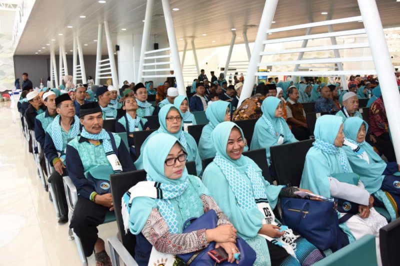 Gubernur bahas pemindahan penerbangan Bandara Husein ke Kertajati