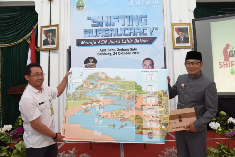 Ridwan Kamil minta ASN berperilaku seperti air