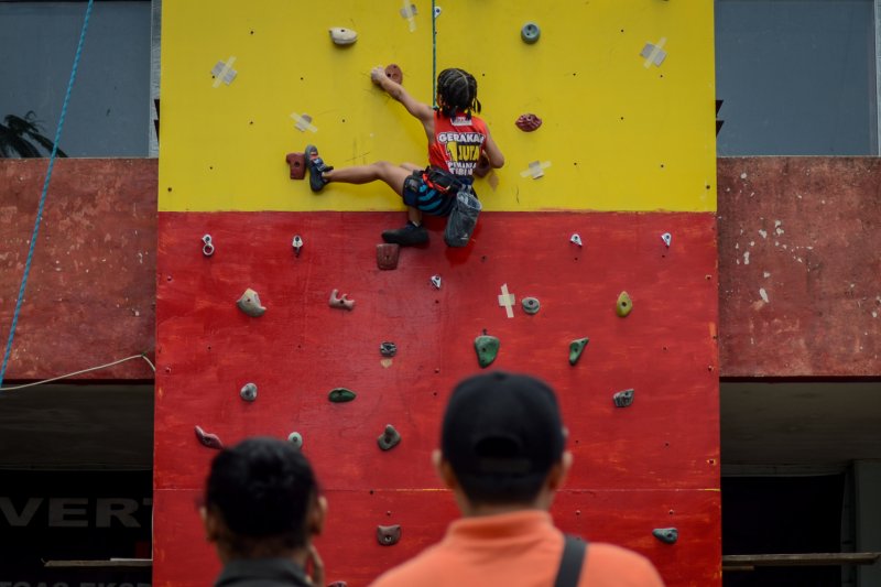 Edukasi Wall Climbing bagi Anak
