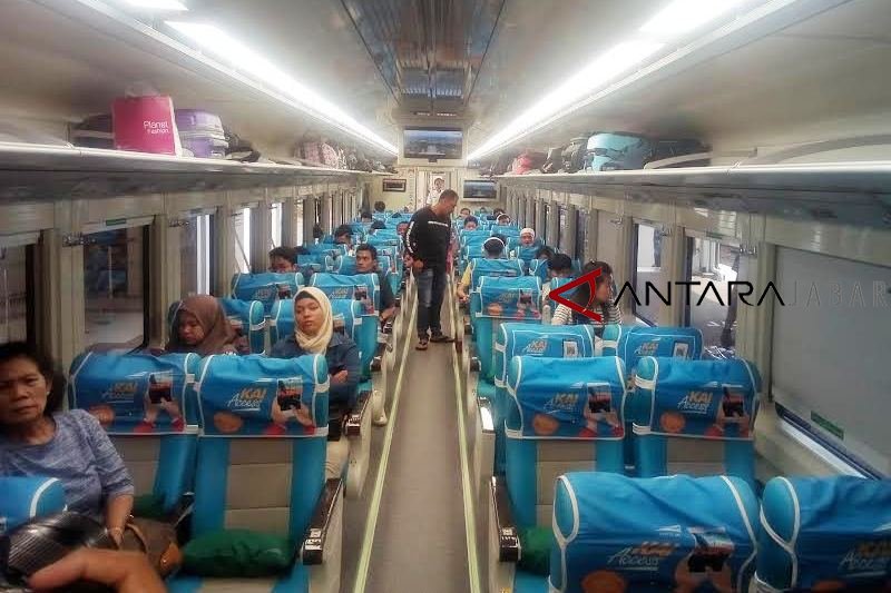 Kereta Argo Jati Cirebon miliki tampilan baru