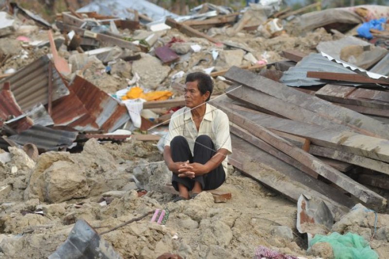 Meratapi nasib di lokasi gempa