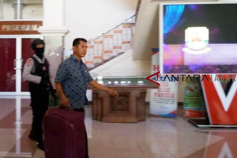 Ruang kerja Bupati Cirebon digeledah KPK