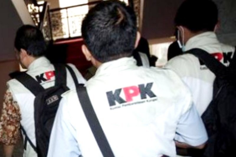 Rumah ajudan Bupati Cirebon didatangi petugas KPK