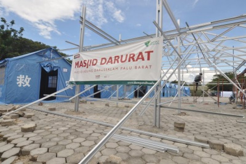 Masjid darurat untuk pengungsi korban gempa Palu