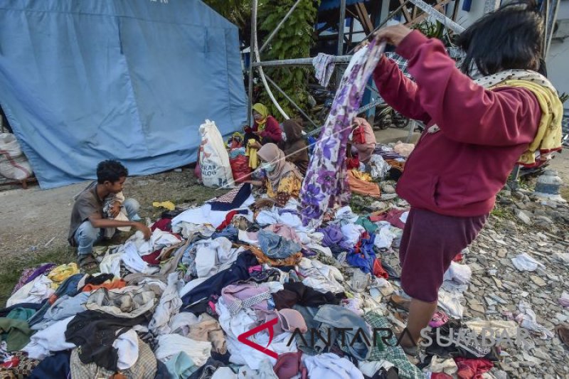 PAKAIAN LAYAK PAKAI UNTUK KORBAN GEMPA