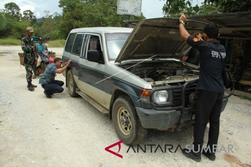 PATROLI BEA CUKAI DI JAGOI BABANG