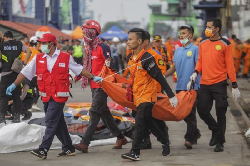 Pencarian dan identifikasi korban Lion Air jatuh