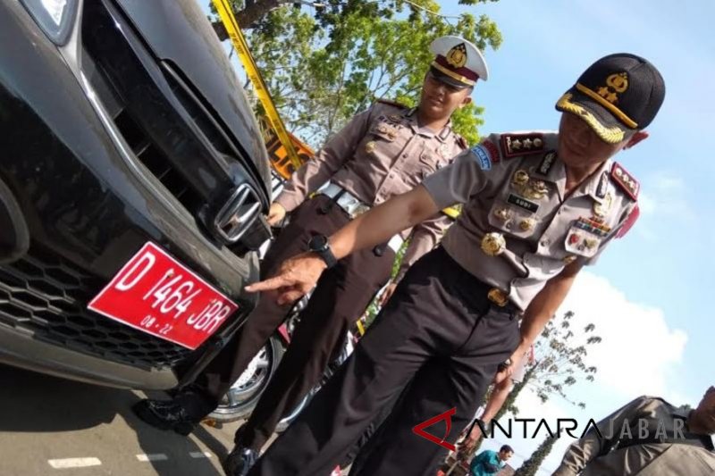 Polres Garut amankan dua mobil plat merah