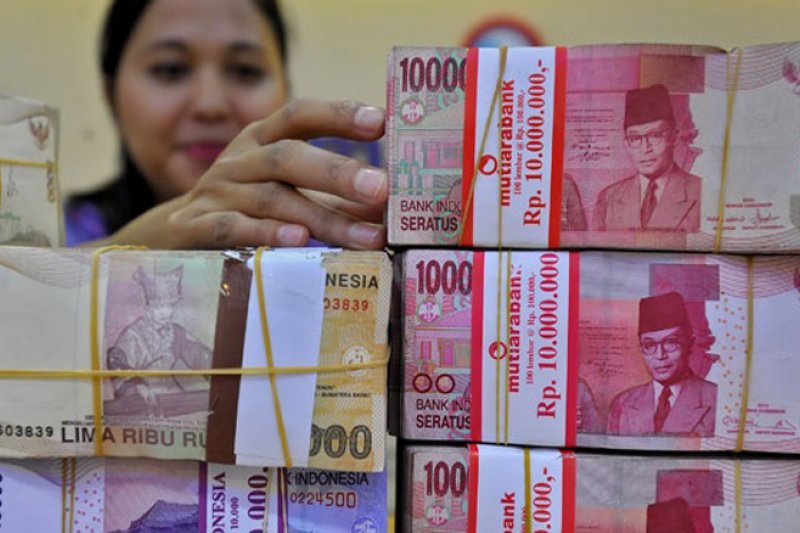 Kurs rupiah akhir pekan terkoreksi masih dibayangi imbal hasil obligasi AS