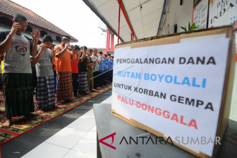 SALAT GAIB UNTUK KORBAN GEMPA DAN TSUNAMI