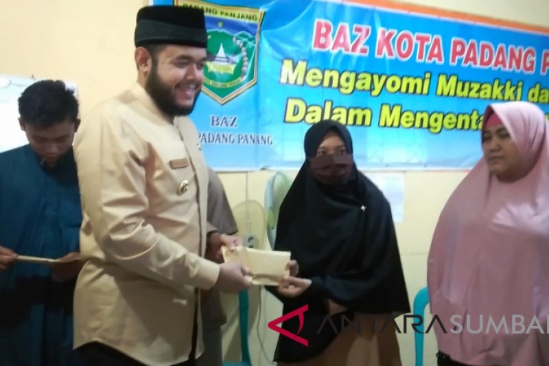 Baznas Padang Panjang beri bantuan siswa sekolah ke Kairo