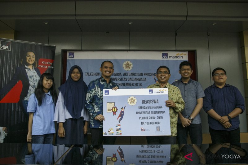 AXA BERIKAN BEASISWA MAHASISWA FMIPA UGM