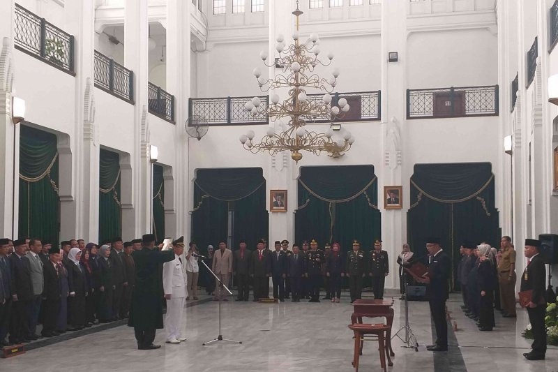 Gubernur lantik Karna Sobahi menjadi Bupati Majalengka