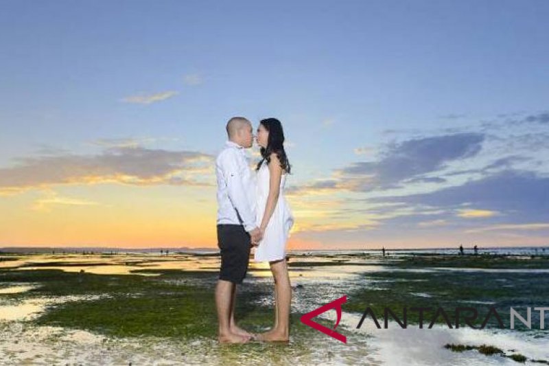  Pantai  Manikin  cocok untuk foto  pranikah ANTARA News 