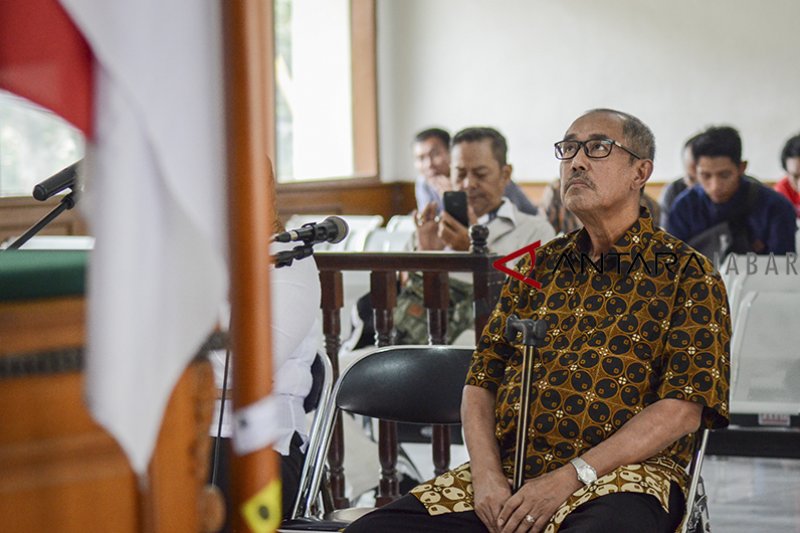 Jaksa tuntut hak politik Bupati Abubakar dicabut