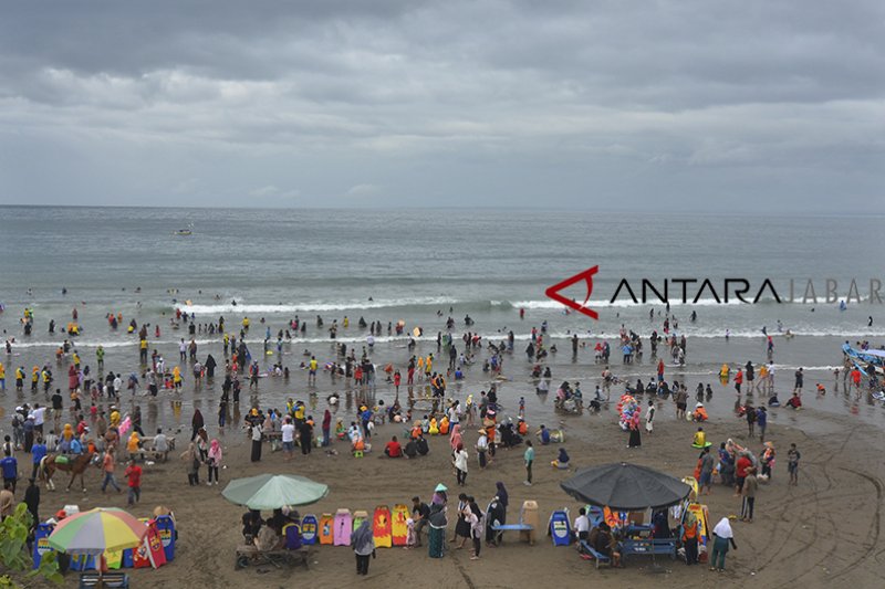 Basarnas Bandung siaga di objek wisata pantai di Jabar