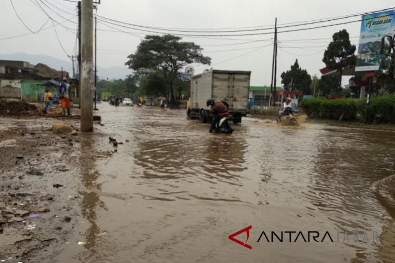 12 daerah di Kabupaten Bandung dikepung genangan banjir