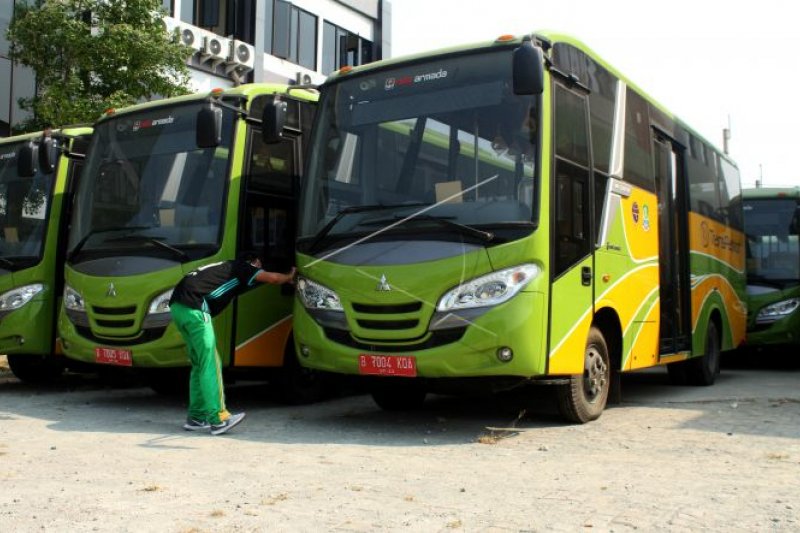 Bus Trans Patriot sementara dioperatori DAMRI