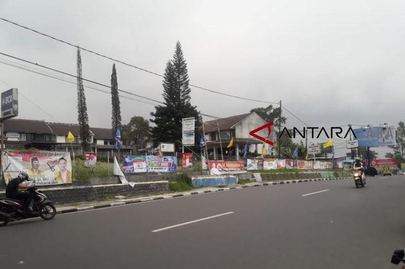 Pedagang Jalan Raya Cianjur-Puncak  berharap dapat gunakan lahan Pemprov