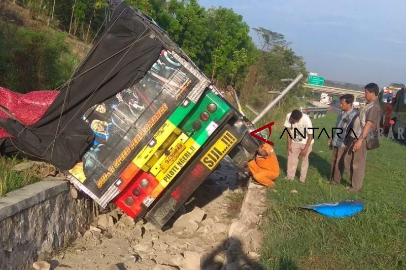 Kecelakaan di tol Palikanci, sopir truk meninggal dunia