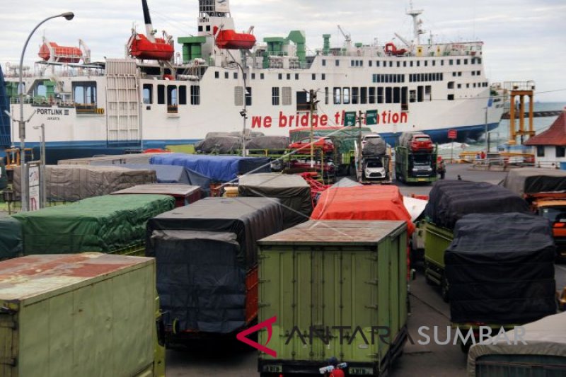 CUACA BURUK HAMBAT PENYEBERANGAN MERAK