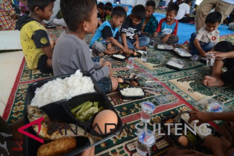 Layanan dapur umum koran gempa