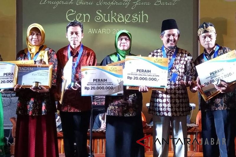 Lima guru inspiratif di Jabar dianugerahi Een Sukaesih Award