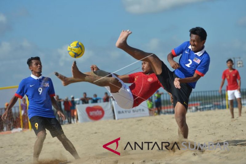 INDONESIA IMBANGI MALAYSIA SEPAK BOLA PANTAI AFF