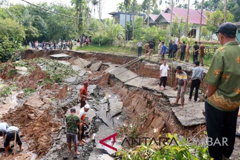 JALAN AMBLAS DI SIJUNJUNG