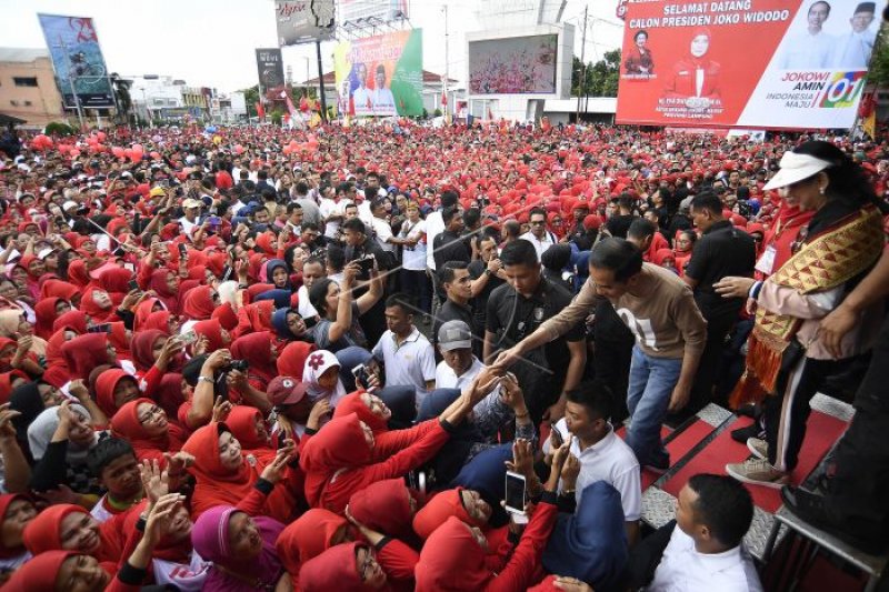 Jokowi hadiri Jalan Sehat