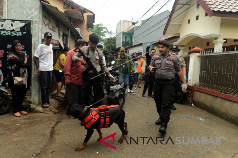 KASUS PEMBUNUHAN SATU KELUARGA DI BEKASI