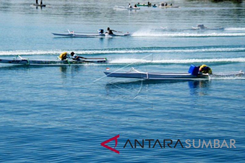 LOMBA PERAHU KATINTING TRADISIONAL