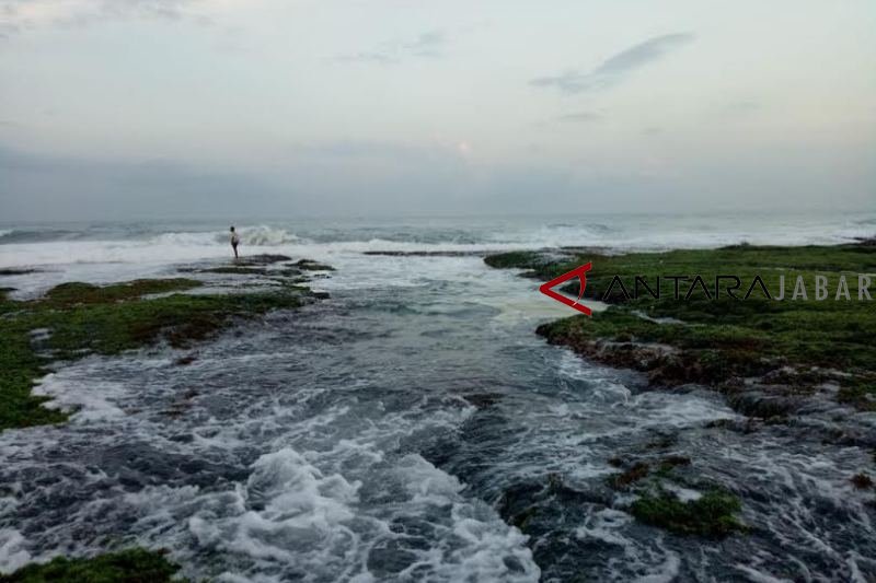 Dibuatkan kolam laut untuk kembangkan wisata pantai Garut