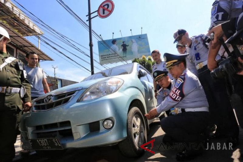 Kota Bandung mulai berlakukan sanksi cabut pentil kendaraan