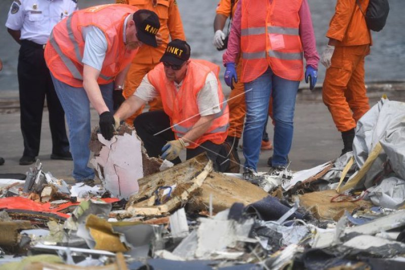 Penyelidik periksa ulang puing Lion Air JT 610