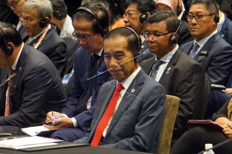 PRESIDEN HADIRI KTT KE-21 ASEAN-CINA