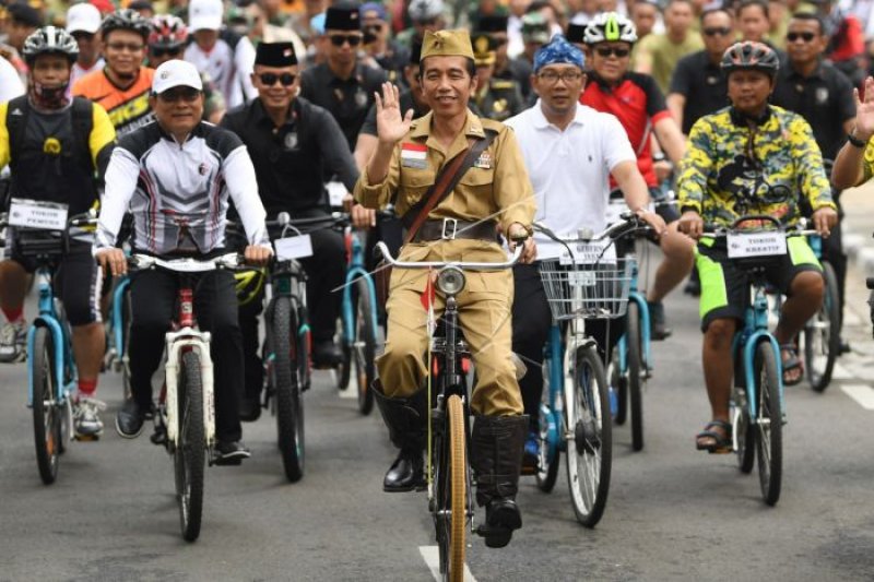 Puluhan hadiah dibagikan peserta gowes, Jokowi hanya mampu 5 km