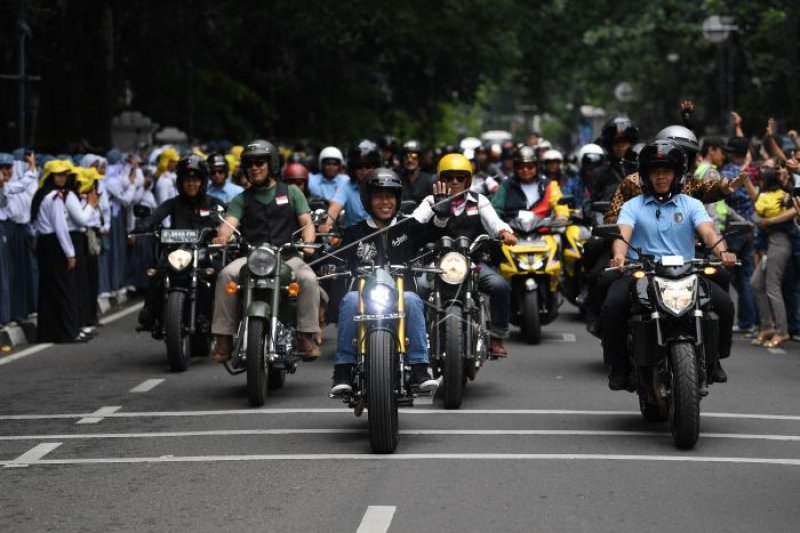 Jokowi kendarai sepeda motor hadiri Deklarasi Jabar Kondusif