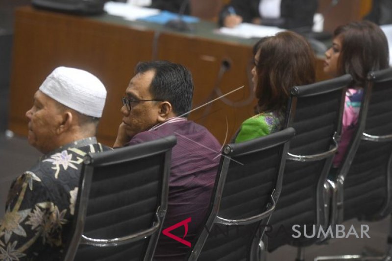 SIDANG PERDANA SUAP DPRD SUMUT