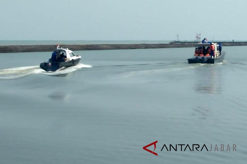 TNI-Polri Cirebon ikut sisir perairan Indramayu